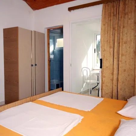 Apartments With Parking Space Podaca, Makarska - 4747 *